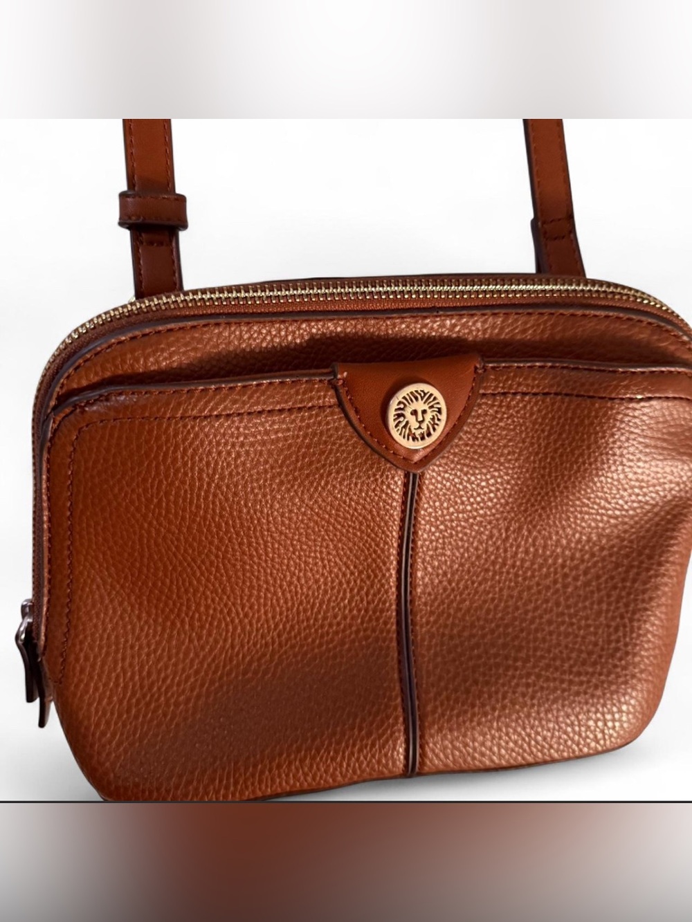 Anne Klein Brown leather shoulder bag with magnetic snap closure and pockets